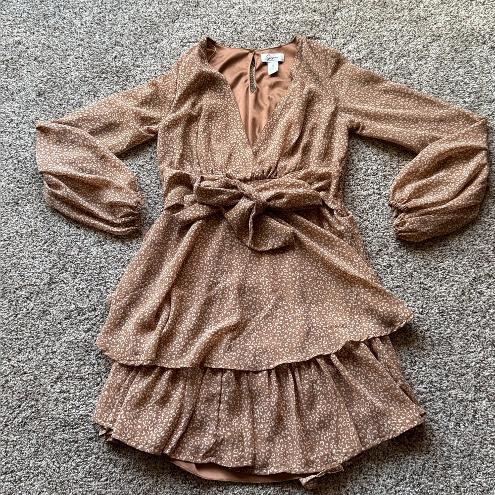Japna Dress Animal print Small, there is a tie for the front flowy, underlay